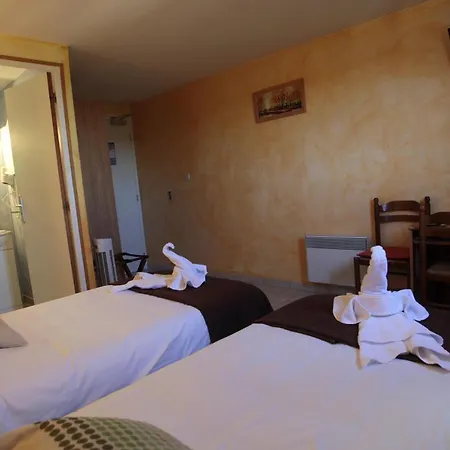 Logis Le Pressoir فندق سانت-تشينيان