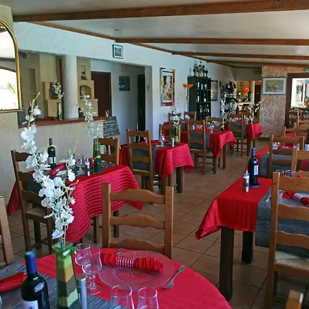 Logis Le Pressoir Hotel