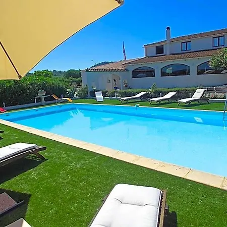 Logis Le Pressoir فندق 2*
