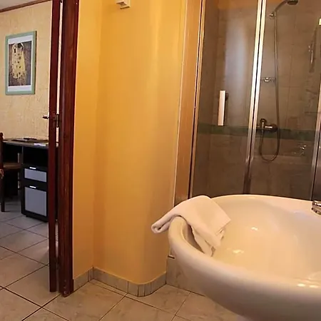 فندق Logis Le Pressoir
