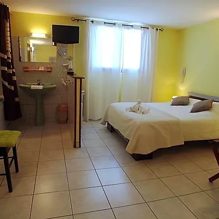 Logis Le Pressoir سانت-تشينيان