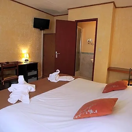 Logis Le Pressoir فندق 2*