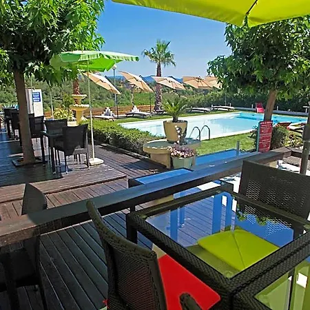 Logis Le Pressoir מלון