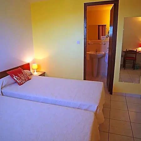Logis Le Pressoir 2* סן-שיניו
