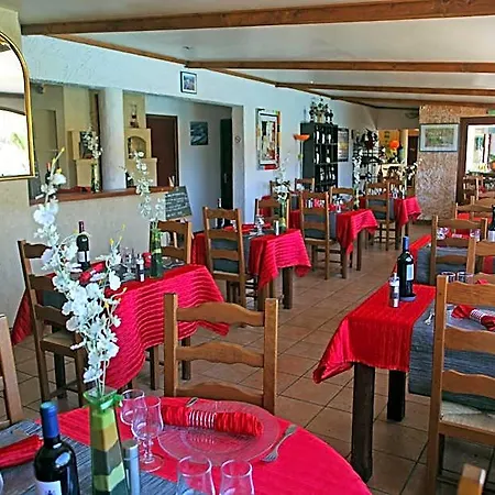 Logis Le Pressoir 2* سانت-تشينيان