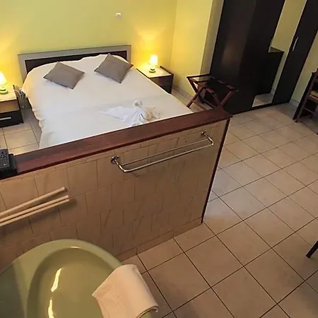 فندق Logis Le Pressoir سانت-تشينيان