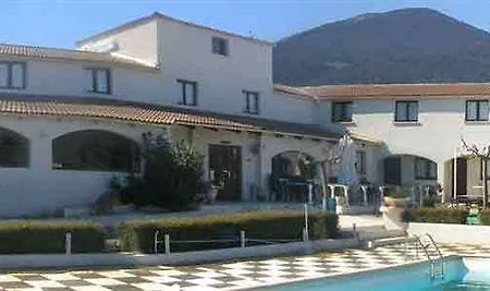 فندق Logis Le Pressoir 2*